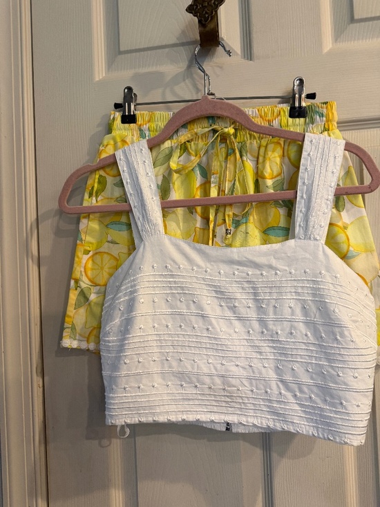 AVEC LES FILLIES Tops - NWOT AVES LES FILLIES COTTON EMBROIDERED top size 6